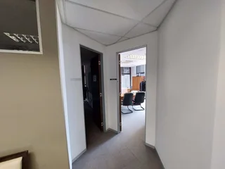 665 sqm office to Let in Bedfordview