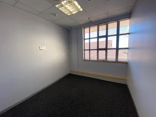 779 sqm Office To Let in Bryanston