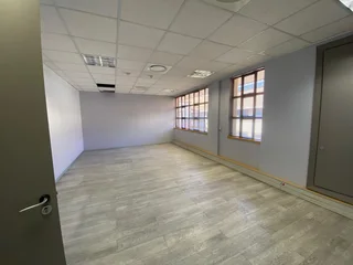 779 sqm Office To Let in Bryanston