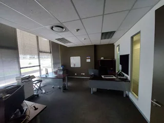 665 sqm office to Let in Bedfordview