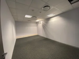 779 sqm Office To Let in Bryanston