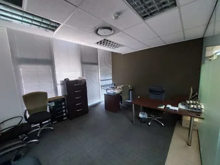 665 sqm office to Let in Bedfordview