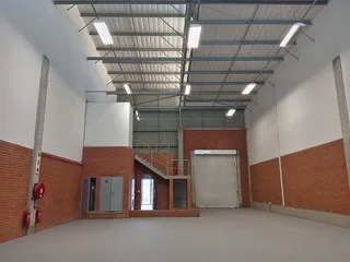 344m² Warehouse to rent, Longlake