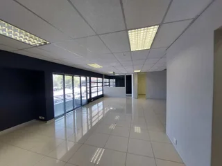 120 sqm Office to Let in Bedfordview