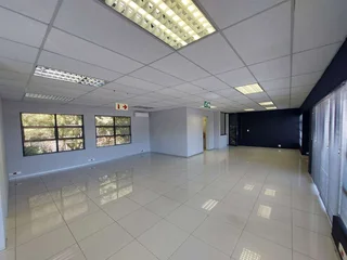 120 sqm Office to Let in Bedfordview
