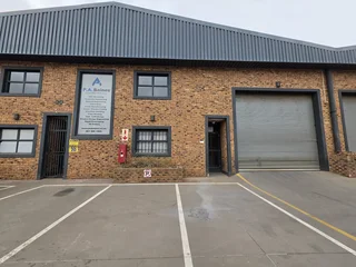 Warehouse To Let in Brentwood Business Park, Brentwood Park.