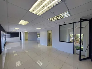 120 sqm Office to Let in Bedfordview
