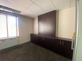 250 sqm Office To Let in Fourways
