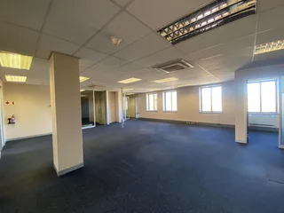 250 sqm Office To Let in Fourways