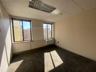 250 sqm Office To Let in Fourways