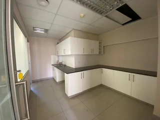 250 sqm Office To Let in Fourways