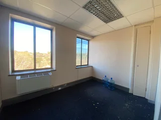 250 sqm Office To Let in Fourways