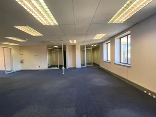 250 sqm Office To Let in Fourways