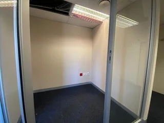 250 sqm Office To Let in Fourways