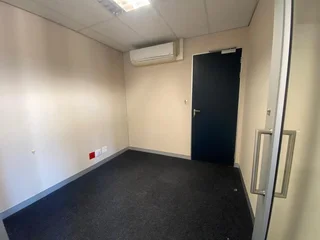 250 sqm Office To Let in Fourways