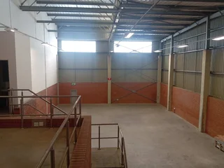 401m² Warehouse to rent Longlake