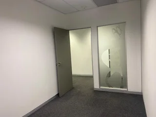 505 sqm Office To Let in Bryanston