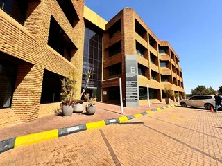 332 sqm Office to Let in Sandton