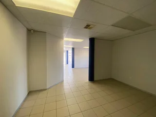 140 sqm Office To Let in Fourways