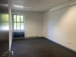 469 sqm Office To Let in Bryanston