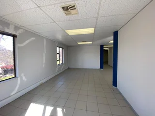 140 sqm Office To Let in Fourways