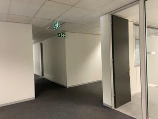 469 sqm Office To Let in Bryanston