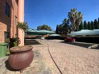 140 sqm Office To Let in Fourways