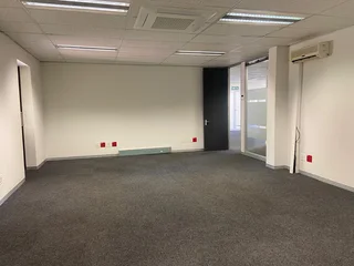 469 sqm Office To Let in Bryanston