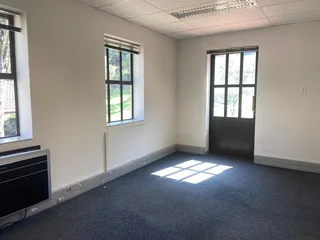 469 sqm Office To Let in Bryanston