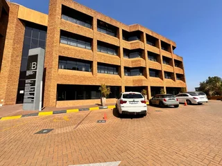 332 sqm Office to Let in Sandton