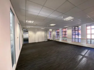 438 sqm Office To Let in Bryanston