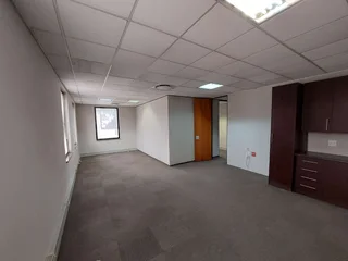 2000 sqm Office to Let in Bedfordview