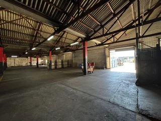 2105m² Industrial Warehouse with 3245m² Yard TO LET in Paarden Eiland