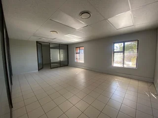 353 sqm Office To Let in Fourways