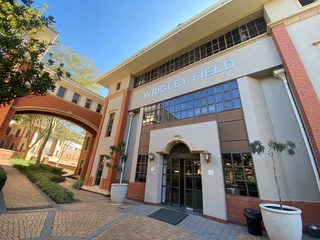 438 sqm Office To Let in Bryanston