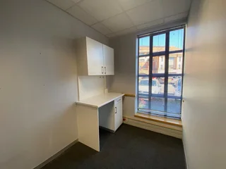 438 sqm Office To Let in Bryanston