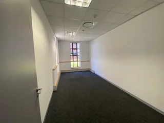 438 sqm Office To Let in Bryanston