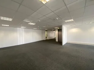 438 sqm Office To Let in Bryanston