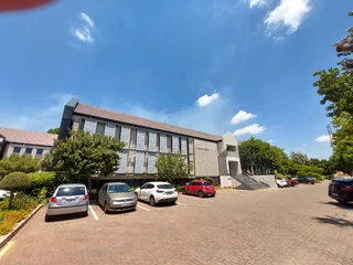 933 sqm Office to Let in Bedfordview