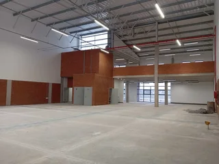 692m² Warehouse To Rent, Longlake