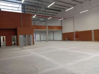 692m² Warehouse To Rent, Longlake