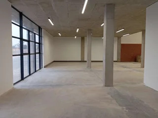 692m² Warehouse To Rent, Longlake