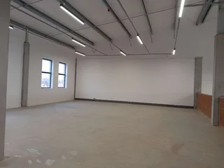692m² Warehouse To Rent, Longlake