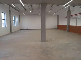 692m² Warehouse To Rent, Longlake