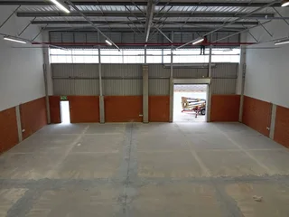 692m² Warehouse To Rent, Longlake