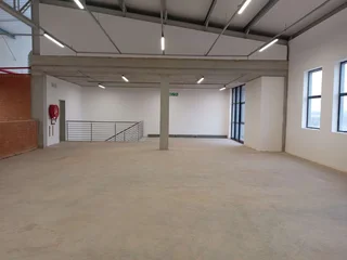 692m² Warehouse To Rent, Longlake