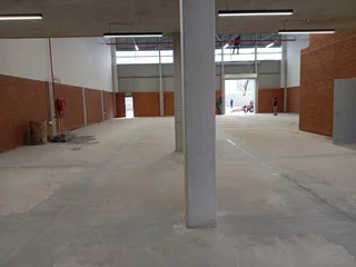 692m² Warehouse To Rent, Longlake