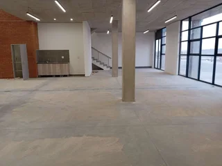 692m² Warehouse To Rent, Longlake