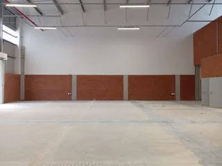 692m² Warehouse To Rent, Longlake