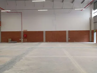 692m² Warehouse To Rent, Longlake